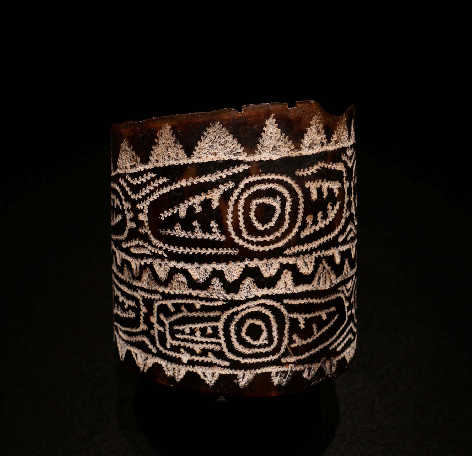 Arm-Manschette, Schildpatt, Kalk. Sepik / Papua-Neuguinea. 19.JH. H 9 cm, 600.- €