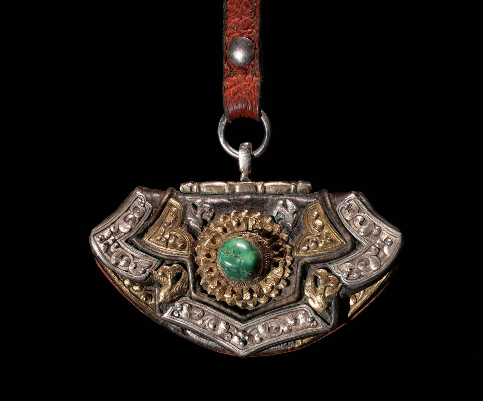 Börse, am Gürtel getragen Koralle, Silber, Bronze, Leder. Frühes 20. Jhdt. Zentral-Tibet. B 13 cm. 480.- €