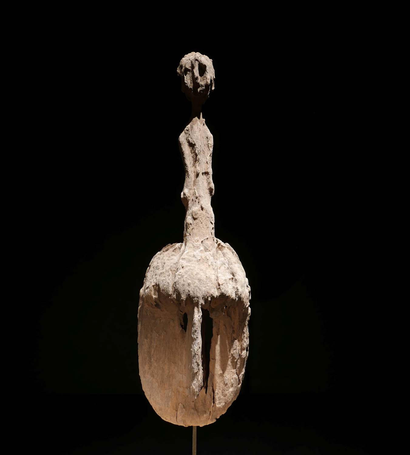 Maske mit Skulpturen-Aufsatz. Holz, verwittert. Bwa / Burkina Faso. Frühes 20.Jhdt. H 68 cm. Deutsche Priv.Slg. 1200.- €