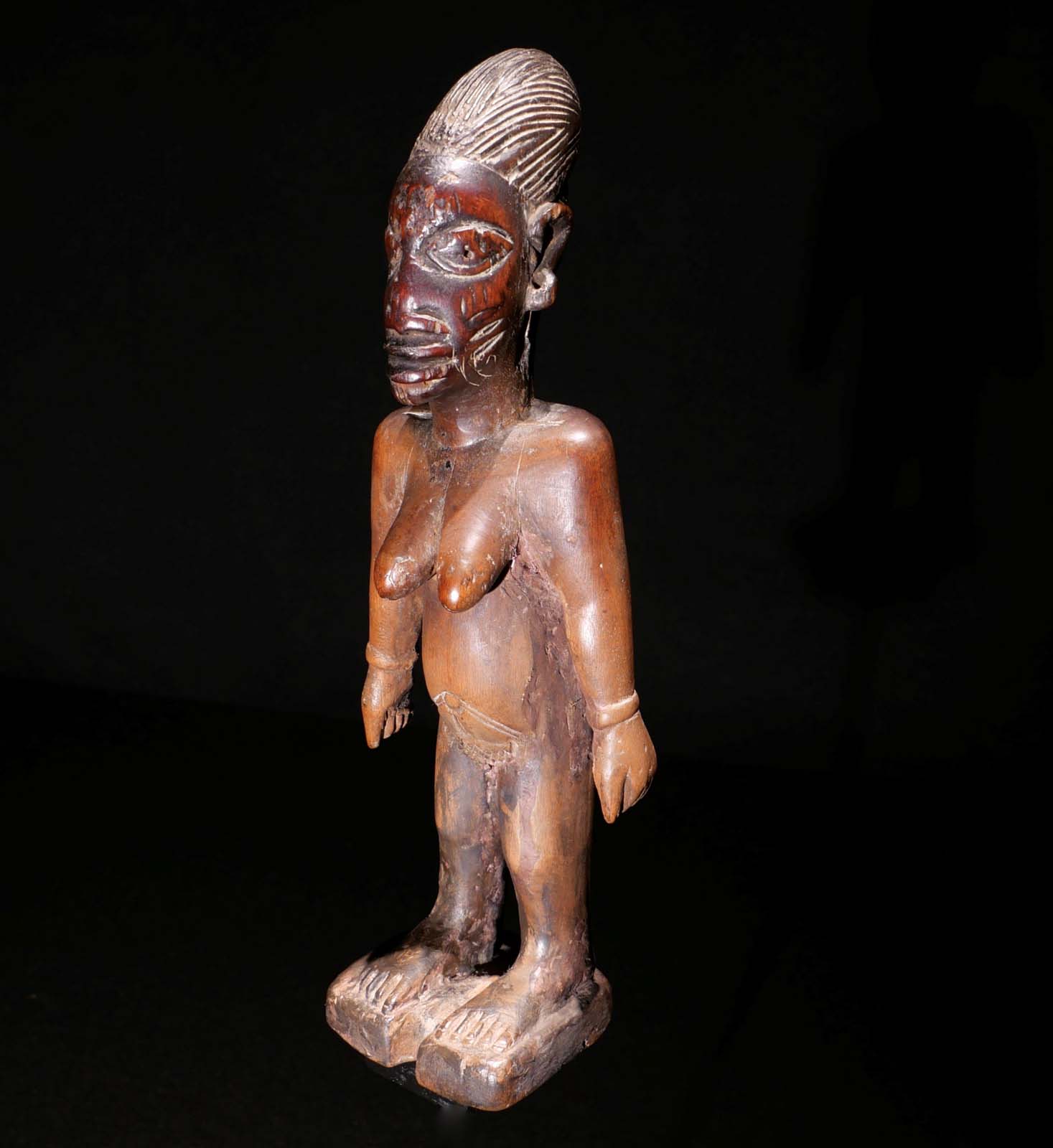 Zwillingsfigur „ Ibedji“. Holz. Ota Awuri, Yoruba / Nigeria. Frühes 20.Jhdt. H 24 cm. 1500.- €