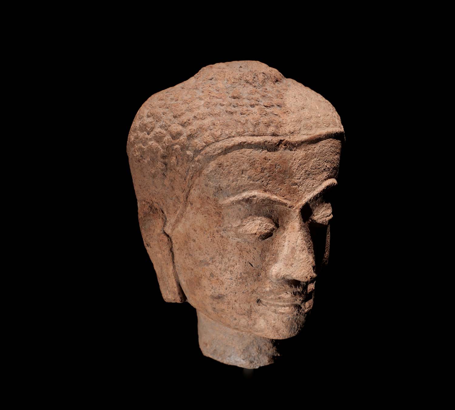 Terrakotta-Kopf (restauriert) Königreich Mon. Hariphunachai-Zeit. 9.-13. Jhdt. Nord-Thailand. H 12 cm. 500.- €
